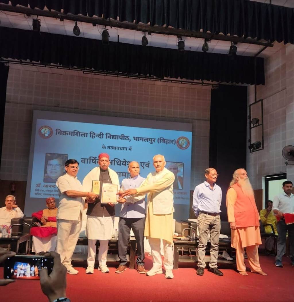कलम का करिश्मा  पत्रकारिता में योगदान के लिए रमेश सैनी को डॉक्टरेट की मानद उपाधि